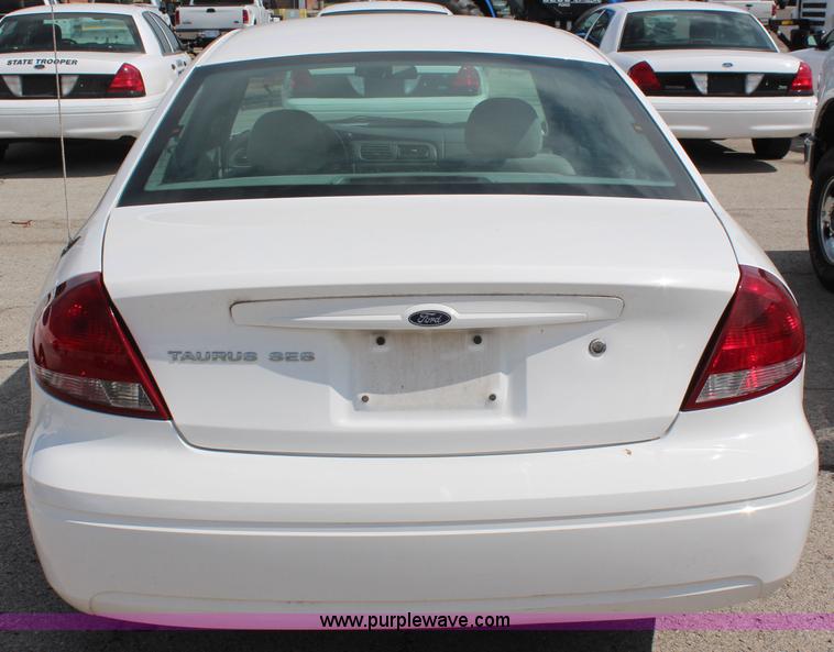 image for item I5774 2004 Ford Taurus SES