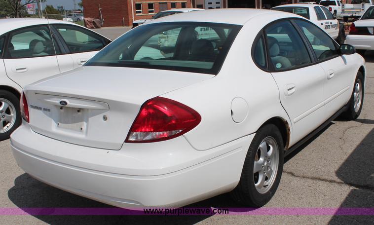 image for item I5774 2004 Ford Taurus SES