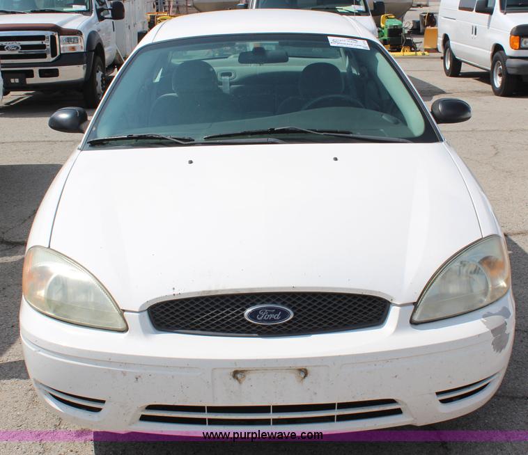 image for item I5774 2004 Ford Taurus SES
