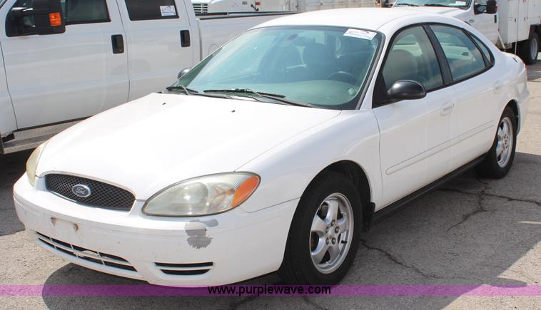 image for item I5774 2004 Ford Taurus SES