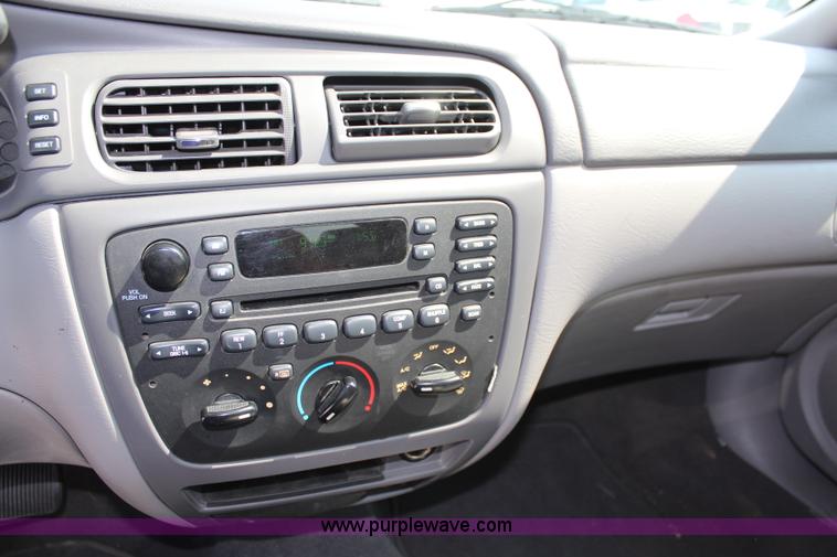 image for item I5774 2004 Ford Taurus SES