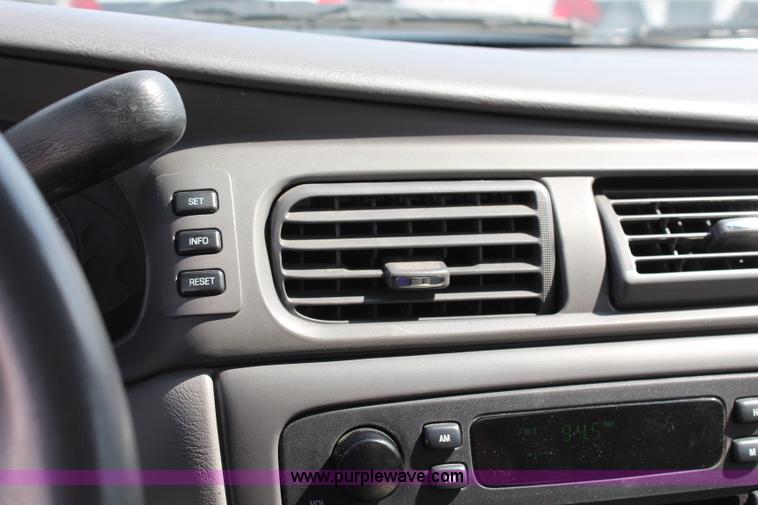 image for item I5774 2004 Ford Taurus SES