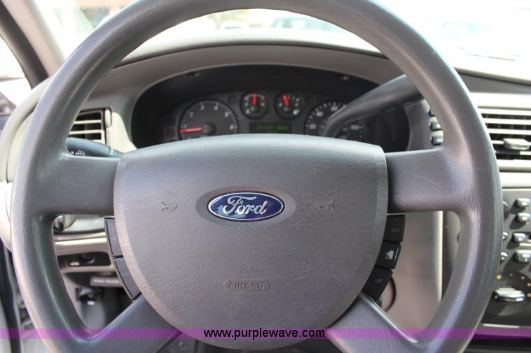 image for item I5774 2004 Ford Taurus SES