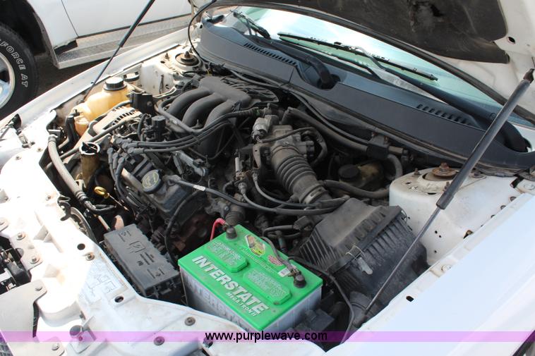 image for item I5774 2004 Ford Taurus SES