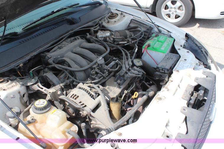 image for item I5774 2004 Ford Taurus SES