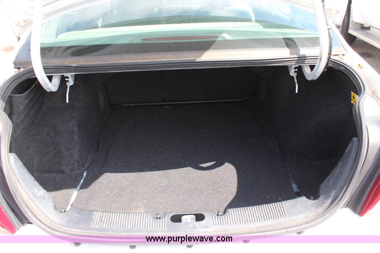 image for item I5774 2004 Ford Taurus SES