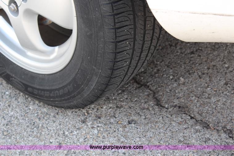 image for item I5774 2004 Ford Taurus SES