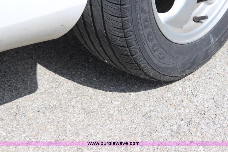 image for item I5774 2004 Ford Taurus SES