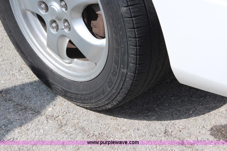 image for item I5774 2004 Ford Taurus SES