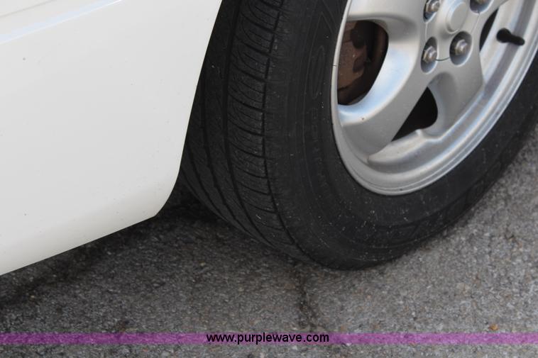 image for item I5774 2004 Ford Taurus SES