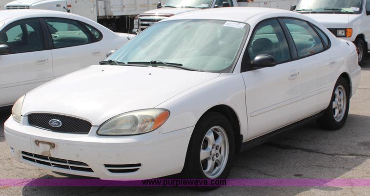 image for item I5775 2004 Ford Taurus SES