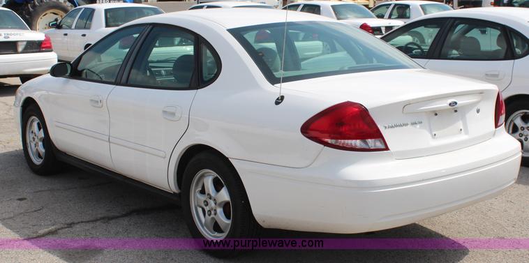 image for item I5775 2004 Ford Taurus SES