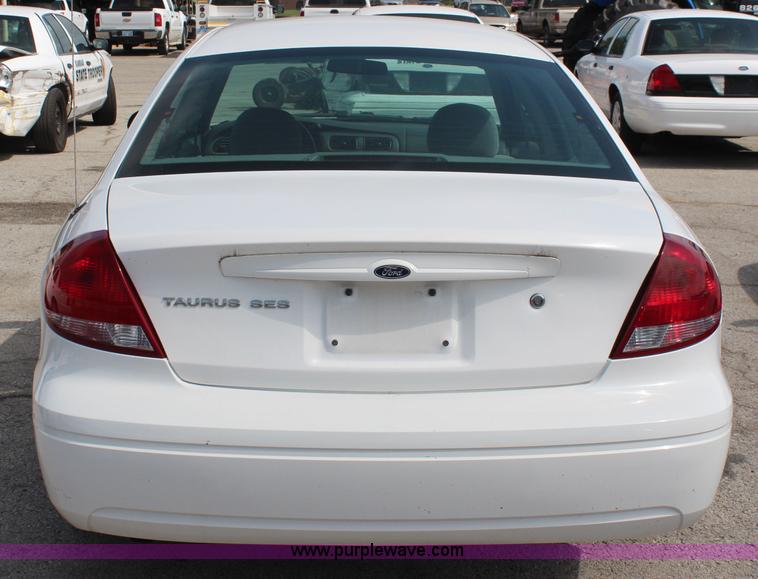 image for item I5775 2004 Ford Taurus SES