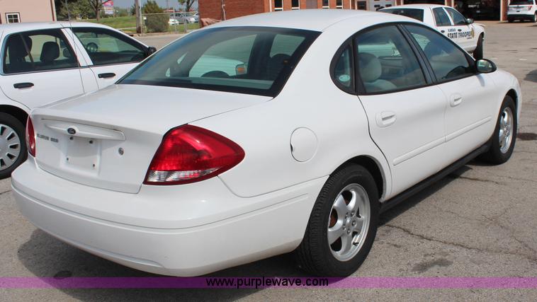 image for item I5775 2004 Ford Taurus SES