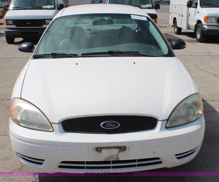 image for item I5775 2004 Ford Taurus SES