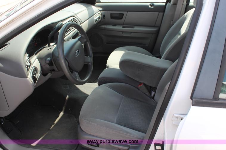 image for item I5775 2004 Ford Taurus SES