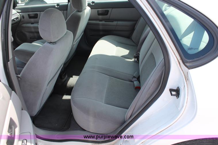 image for item I5775 2004 Ford Taurus SES