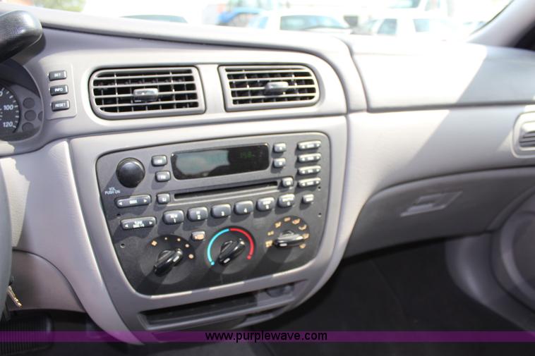 image for item I5775 2004 Ford Taurus SES