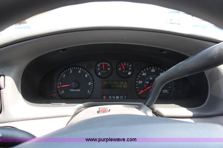 image for item I5775 2004 Ford Taurus SES