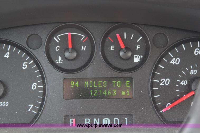 image for item I5775 2004 Ford Taurus SES