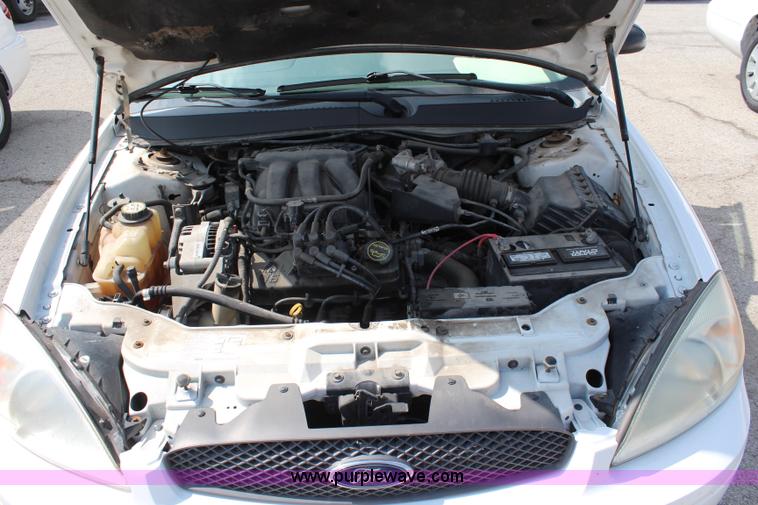 image for item I5775 2004 Ford Taurus SES