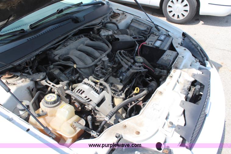 image for item I5775 2004 Ford Taurus SES