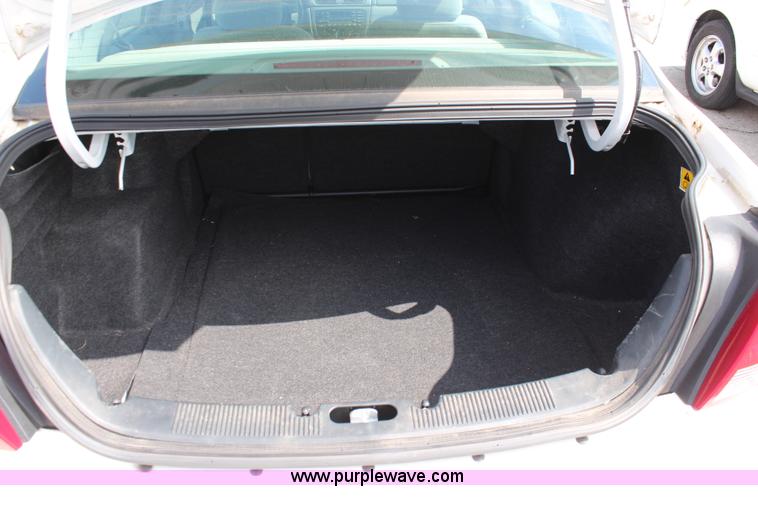 image for item I5775 2004 Ford Taurus SES