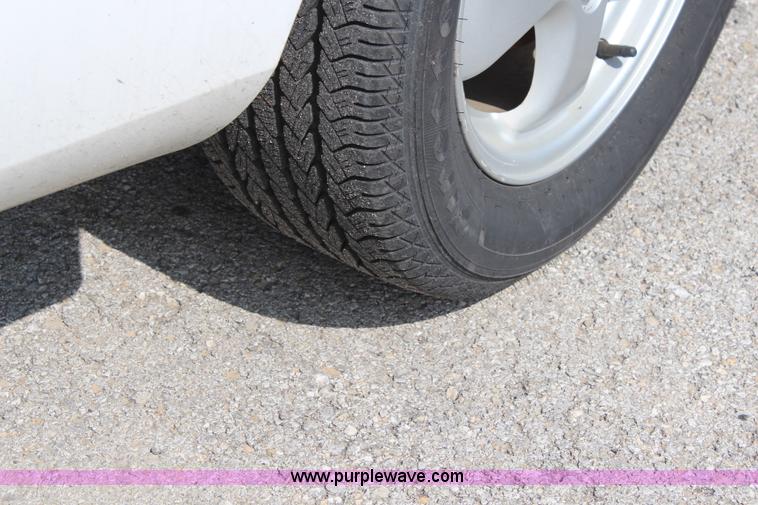 image for item I5775 2004 Ford Taurus SES