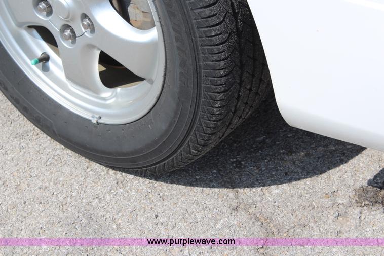 image for item I5775 2004 Ford Taurus SES