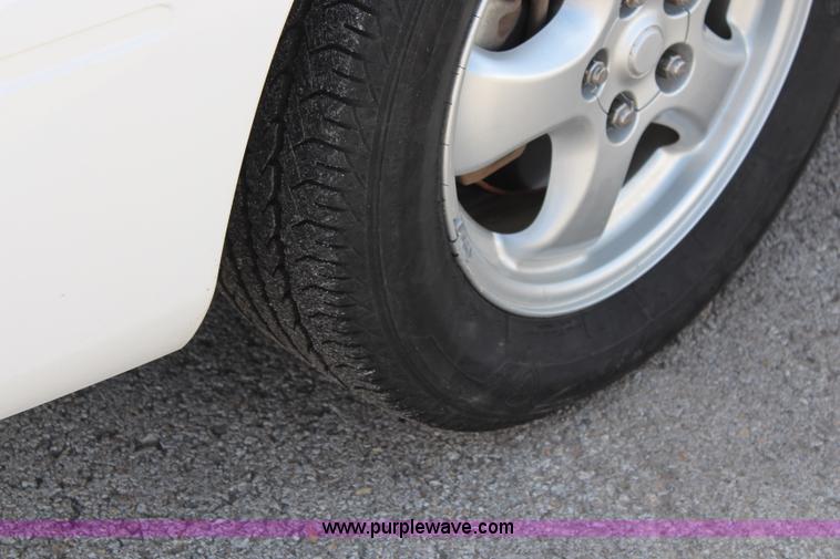 image for item I5775 2004 Ford Taurus SES