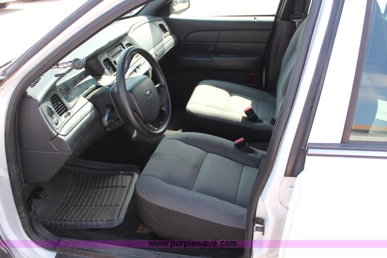 image for item I5776 2008 Ford Crown Victoria Police Interceptor
