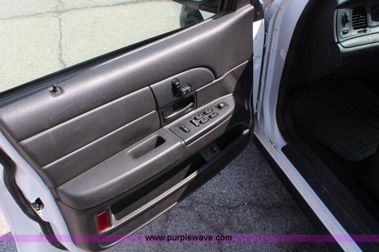 image for item I5776 2008 Ford Crown Victoria Police Interceptor