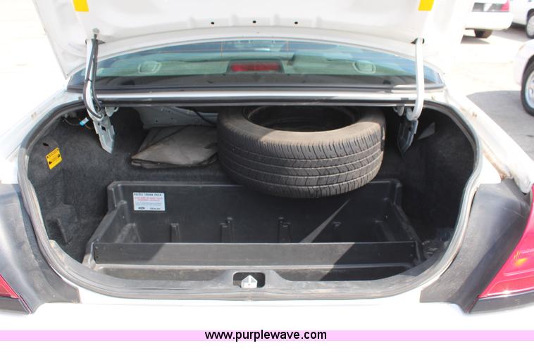 image for item I5776 2008 Ford Crown Victoria Police Interceptor