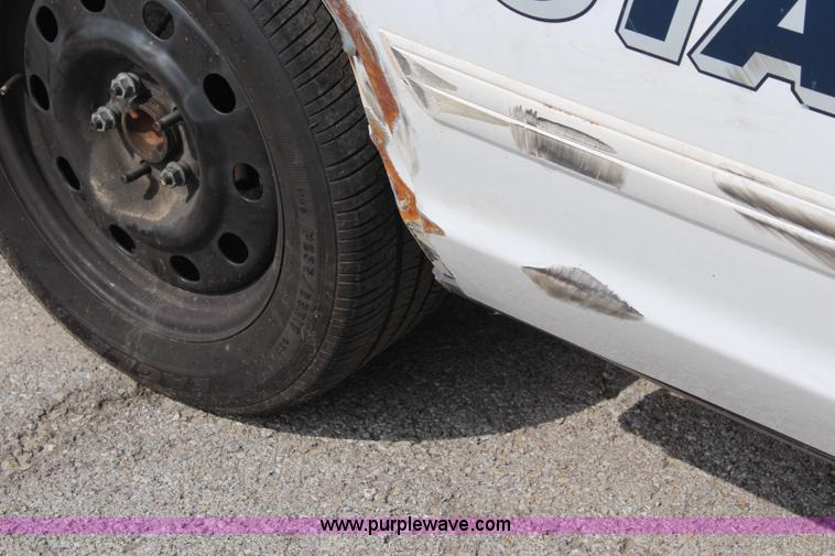 image for item I5777 2011 Ford Crown Victoria Police Interceptor