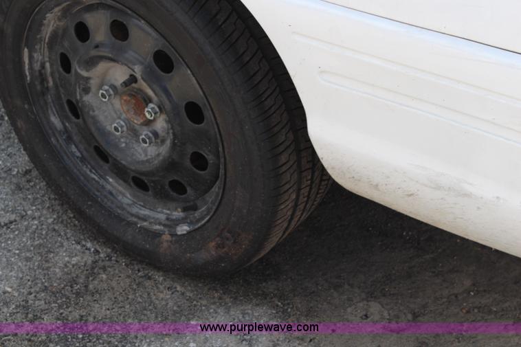 image for item I5777 2011 Ford Crown Victoria Police Interceptor