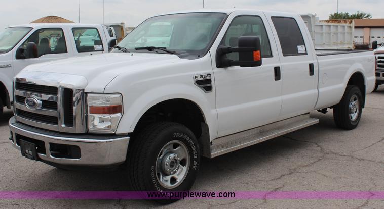 image for item I5822 2008 Ford F250 Super Duty XLT Crew Cab pickup truck