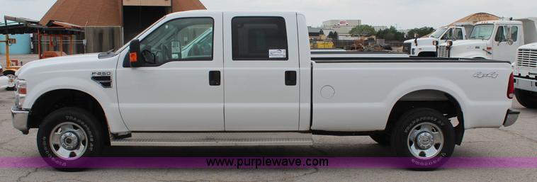 image for item I5822 2008 Ford F250 Super Duty XLT Crew Cab pickup truck