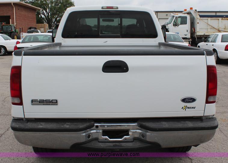 image for item I5822 2008 Ford F250 Super Duty XLT Crew Cab pickup truck