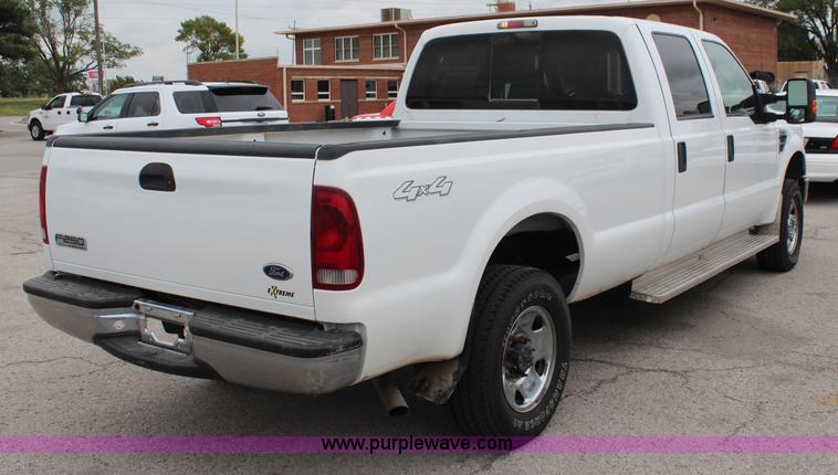 image for item I5822 2008 Ford F250 Super Duty XLT Crew Cab pickup truck