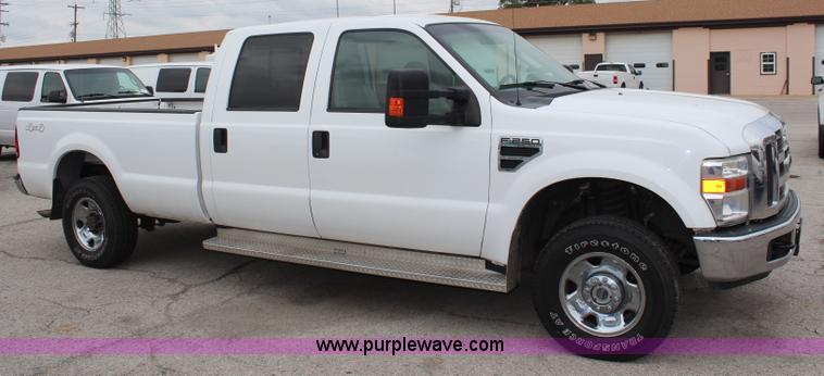 image for item I5822 2008 Ford F250 Super Duty XLT Crew Cab pickup truck