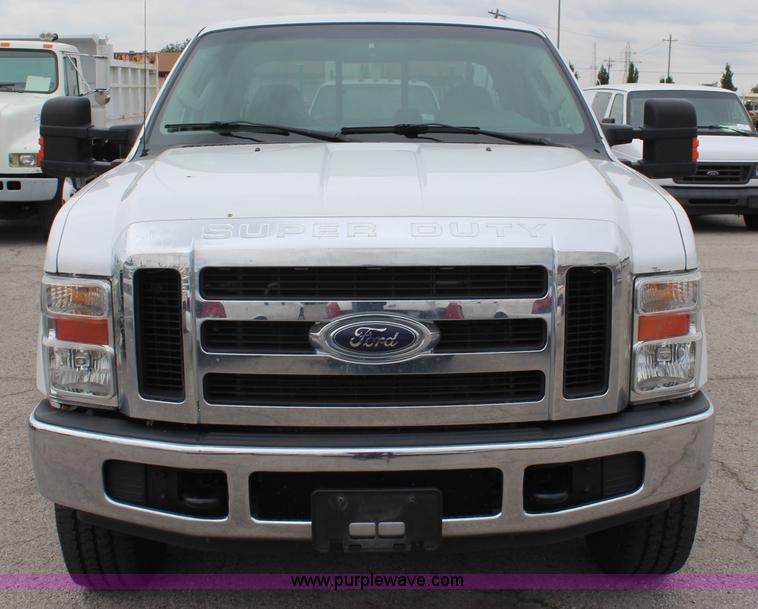 image for item I5822 2008 Ford F250 Super Duty XLT Crew Cab pickup truck
