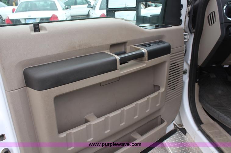 image for item I5822 2008 Ford F250 Super Duty XLT Crew Cab pickup truck