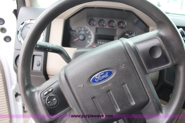image for item I5822 2008 Ford F250 Super Duty XLT Crew Cab pickup truck