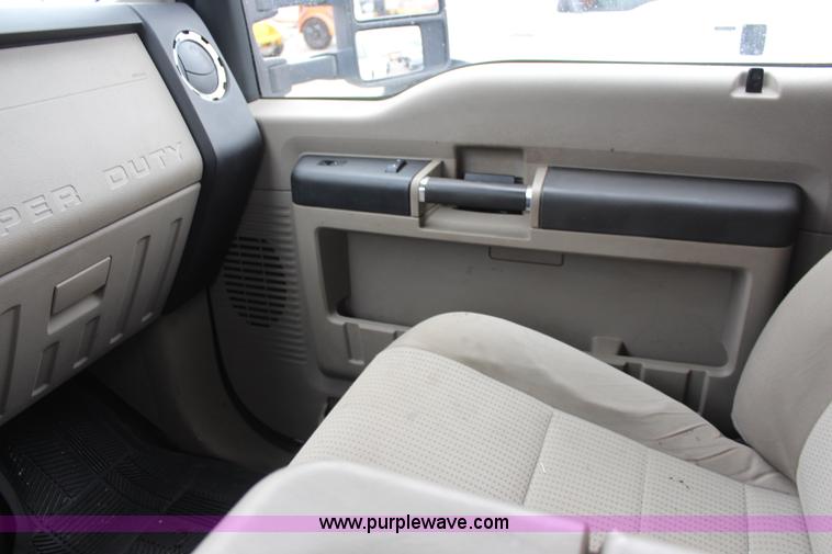 image for item I5822 2008 Ford F250 Super Duty XLT Crew Cab pickup truck