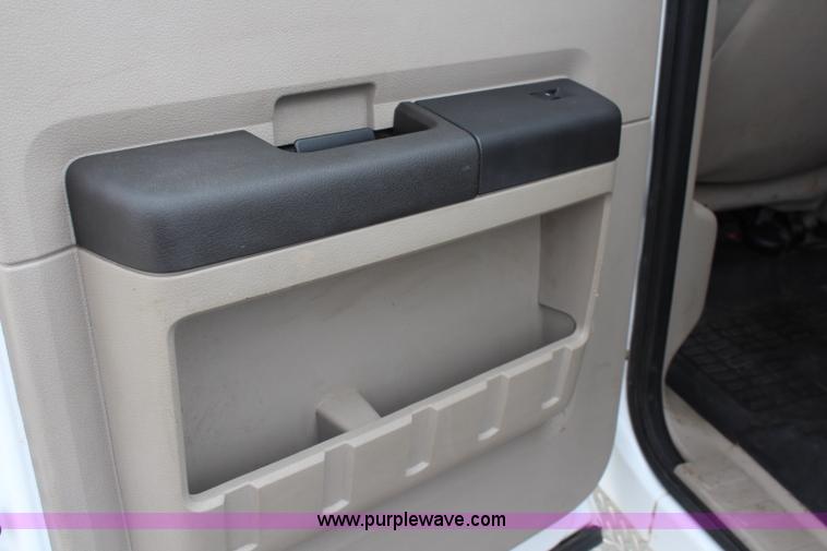image for item I5822 2008 Ford F250 Super Duty XLT Crew Cab pickup truck