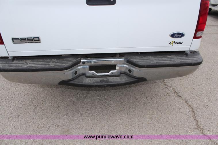 image for item I5822 2008 Ford F250 Super Duty XLT Crew Cab pickup truck