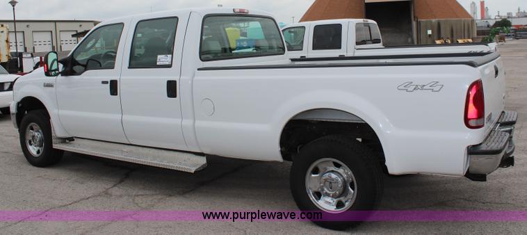 image for item I5823 2006 Ford F250 Super Duty XLT Crew Cab pickup truck