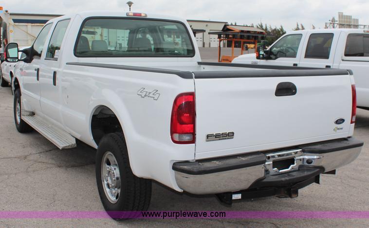image for item I5823 2006 Ford F250 Super Duty XLT Crew Cab pickup truck
