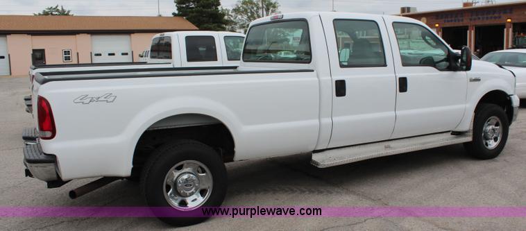image for item I5823 2006 Ford F250 Super Duty XLT Crew Cab pickup truck