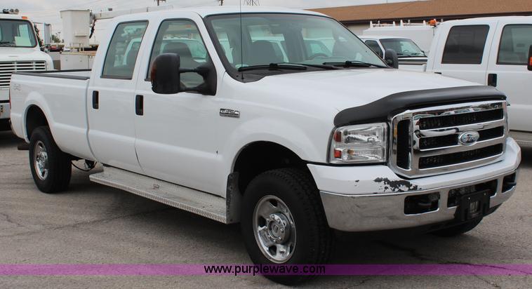 image for item I5823 2006 Ford F250 Super Duty XLT Crew Cab pickup truck